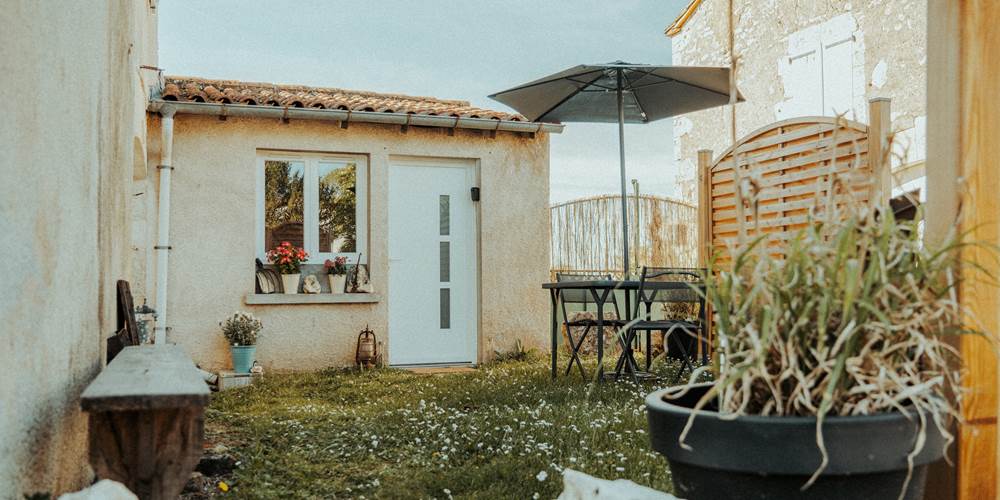 Entrée Gîte & petit jardin du gîte