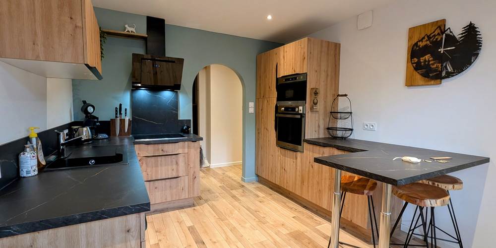 cuisine-spacieuse-equipee-gite-ocimes-la-bresse