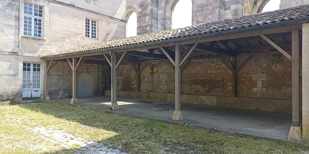 Halte jacquaire St Jean d'Y - Abris vélos