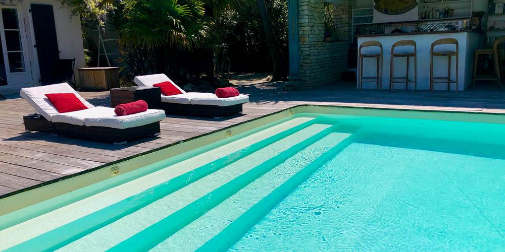 piscine cote´ bar
