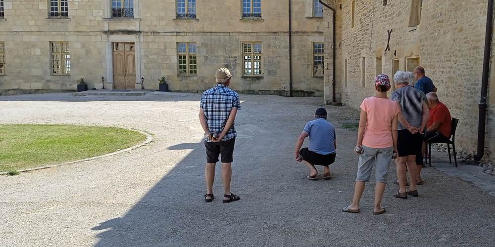 Détente dans la cour partagée