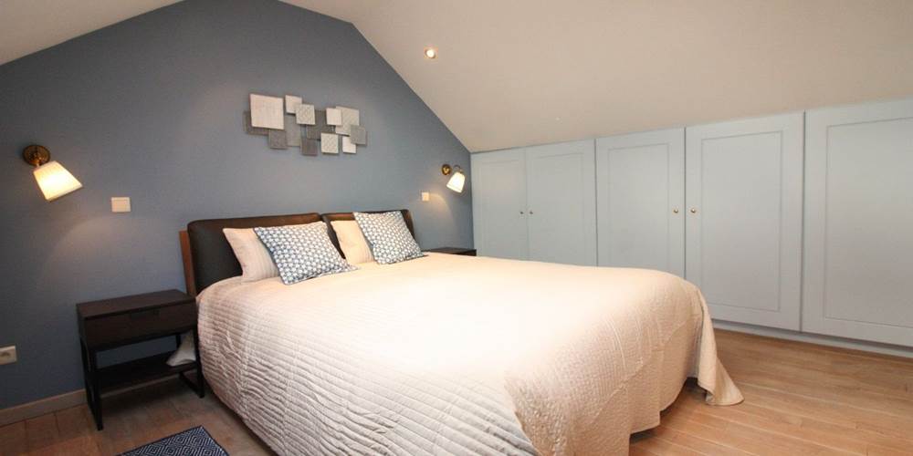 Chambre double à l'étage