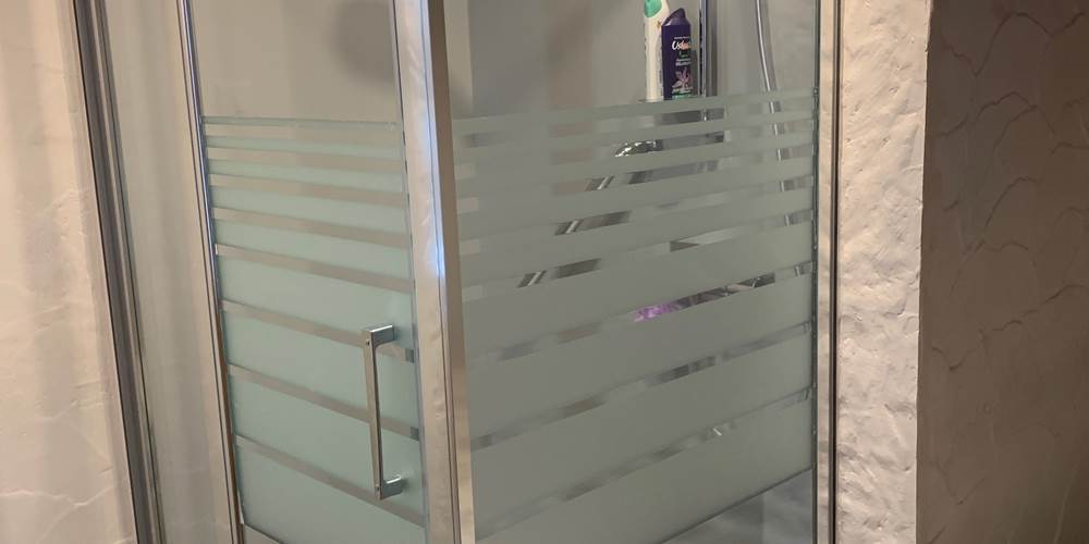 Grande cabine de douche