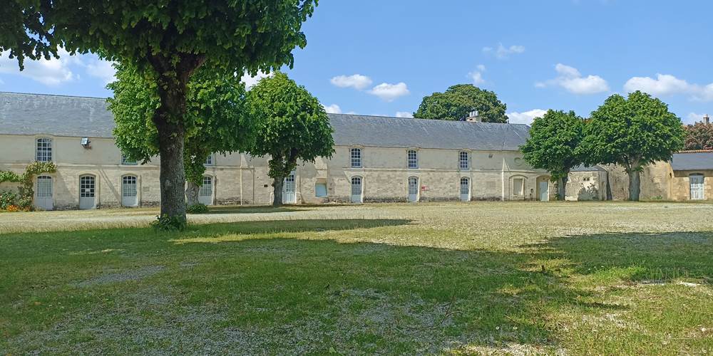 Halte jacquaire St Jean d'Y - Cour vue hébergement