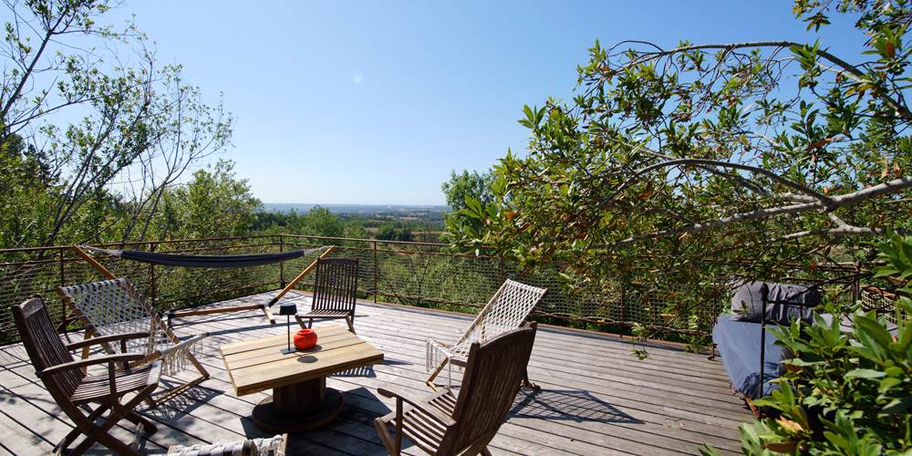 terrasse vue sur les pyrénées avec hammac