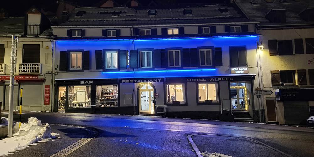 Hôtel Alphée - Barèges Tourmalet - Place Cinéma - Parking - Vue Soir