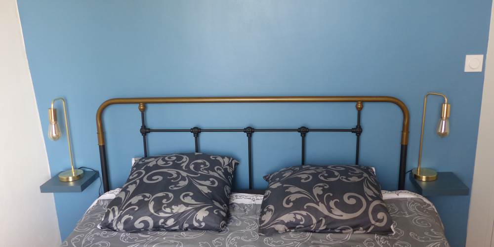 Chambre avec lit queen size du Gîte de la Chevêche