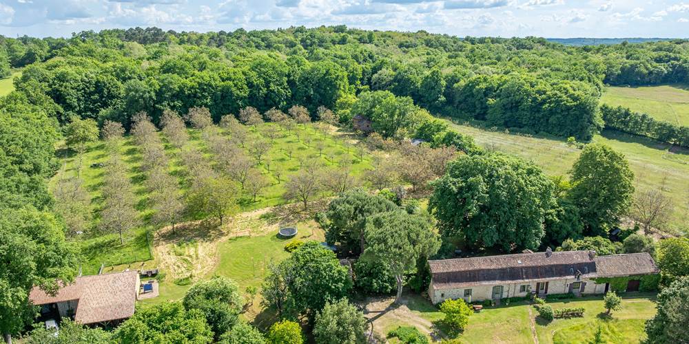 Domaine INYAQAB Cause de Clérans gîte et cabanes perchées crédit photo logadrone