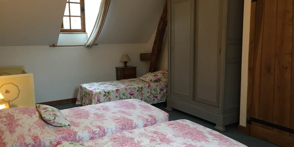 chambre avec quatre lits simples 90