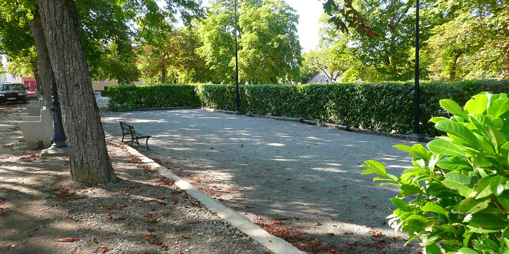 Saint Roch chambres d'hôtes terrain de pétanque à 80 mètres.jpg