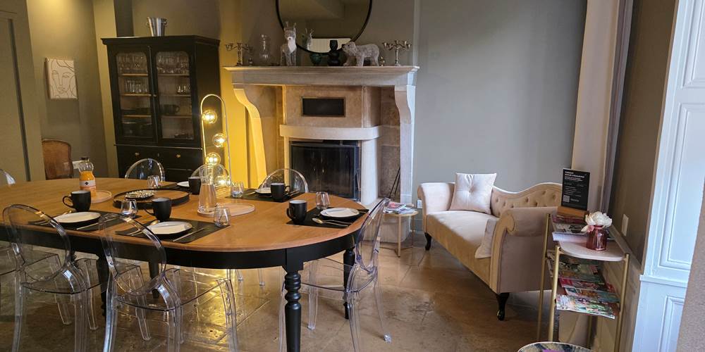 Salle petit déjeuner ou salle de réunion
