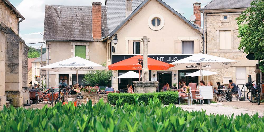 Les commerces de Saint Julien de Lampon