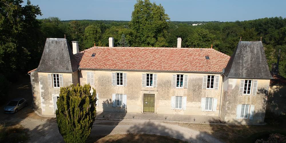 Le Château de Seugnac : le lieu magique et incontournable des évènements réussis en Charente-Maritime.