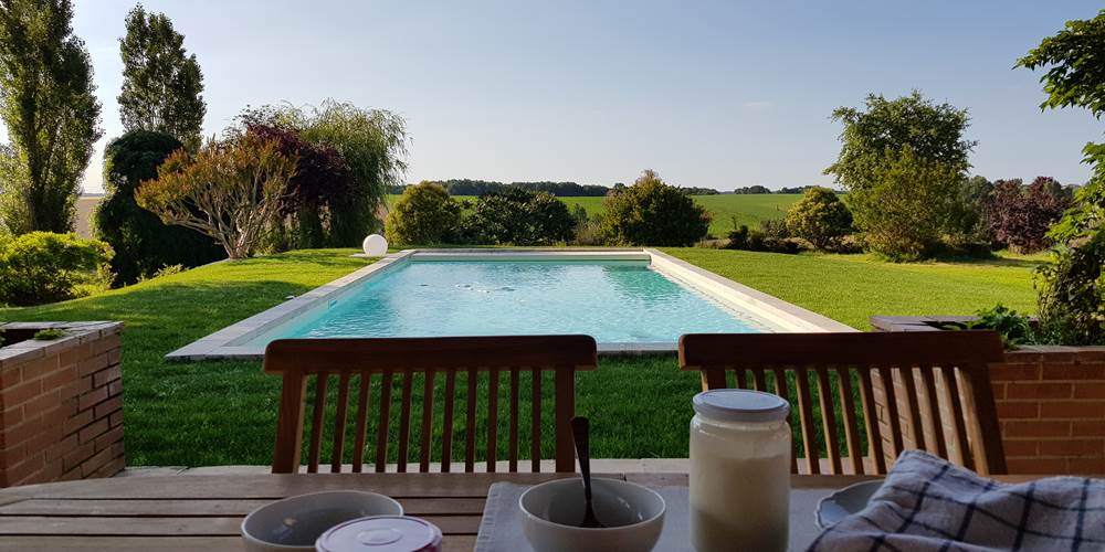 Champ des Mûriers - Petit déjeuner en terrasse - Photo - DR