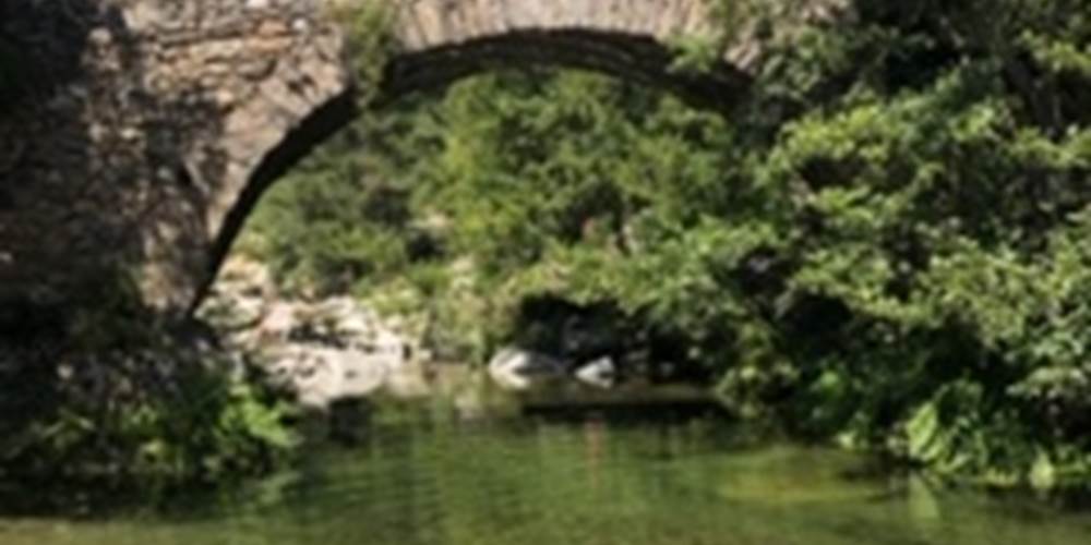 baignade en rivière/ pont génois