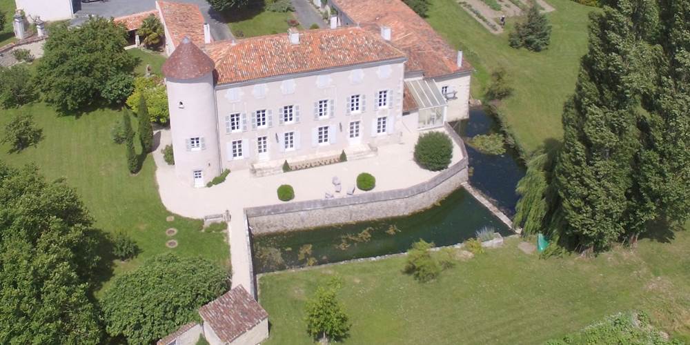 Château d'Annezay vue aérienne