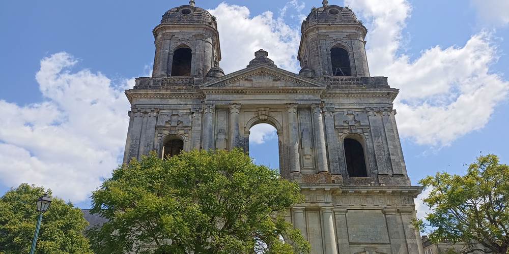Halte jacquaire St Jean d'Y - Tours abbatiale