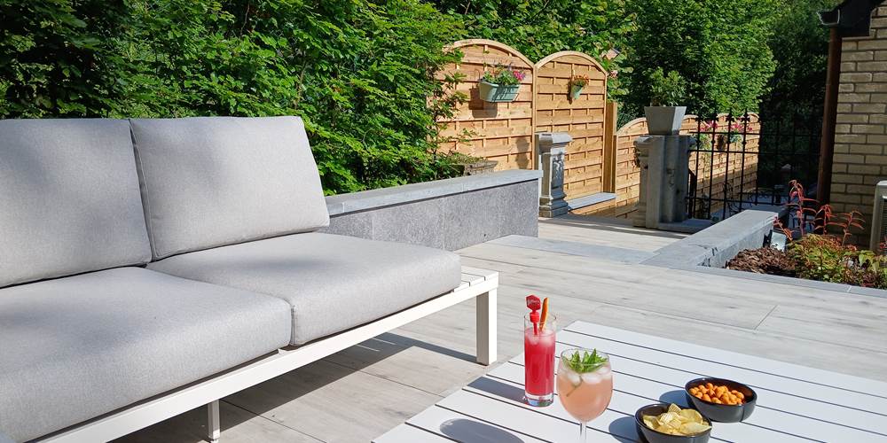 terrasse arrière, salon lounge, hébergement nature Namur