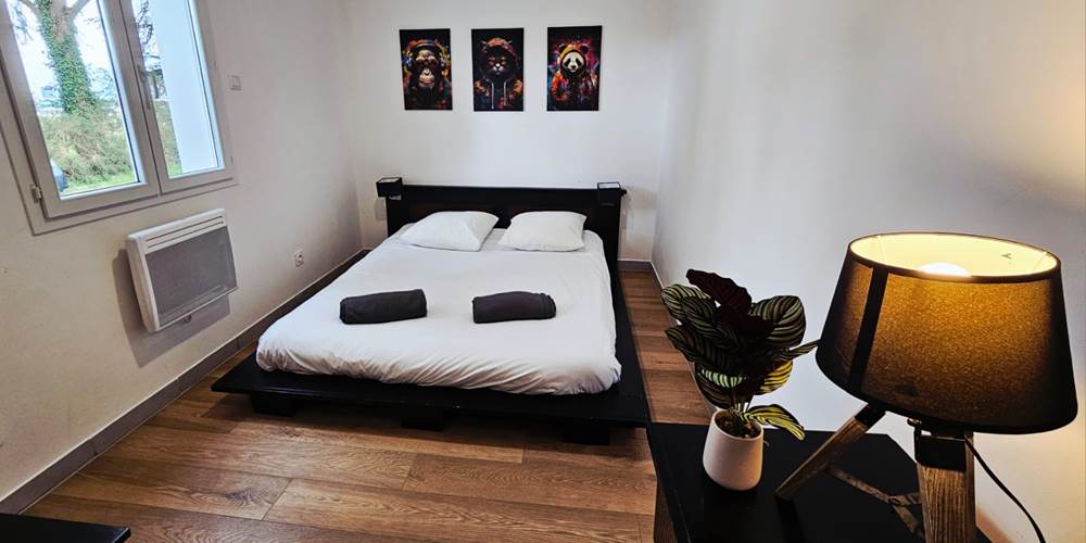 Chambre 1 au RDC, lit queen size