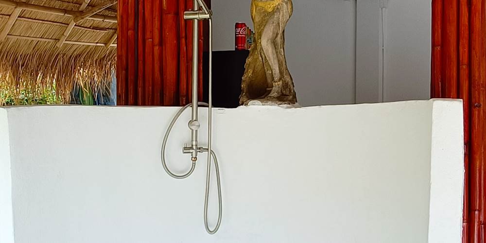 douche de la piscine