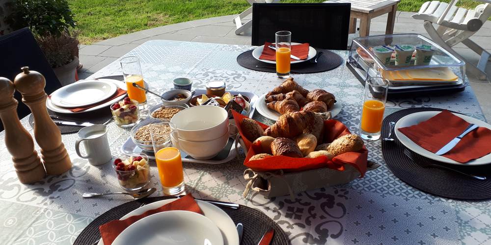 Petit déjeuner en terrasse
