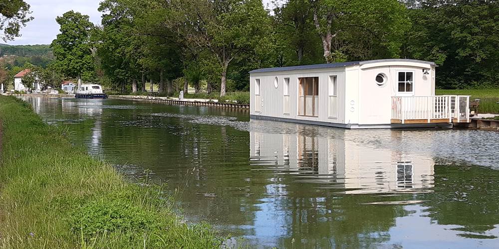 Amarrage 250m amont de l'écluse