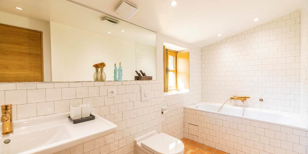 domaine chioso alla chiesa -salle de bain chambre 1