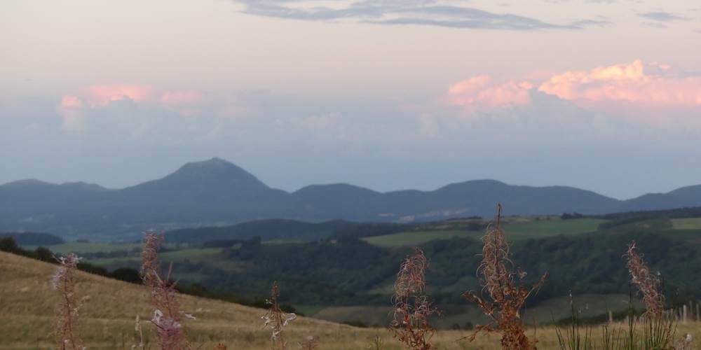 La chaîne des puys vue d'une de nos pâtures