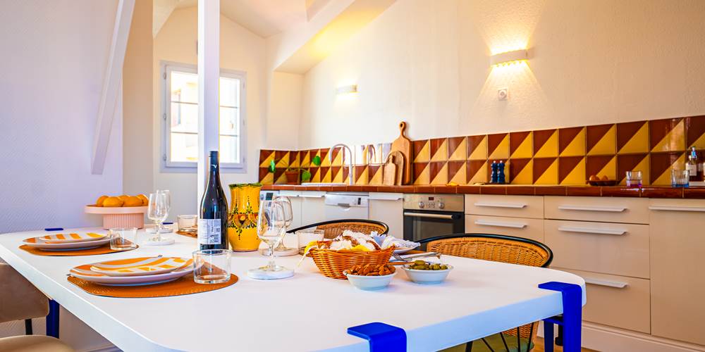 Cette table ? Vous ne la trouverez pas ailleurs : nous l'avons conçue spécialement pour le Rooftop.