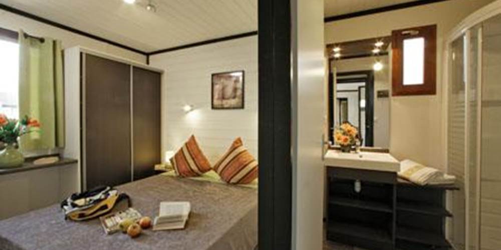 CHAMBRE SDB SUITE HAMEAU DE LA BORIE GITE SARLAT