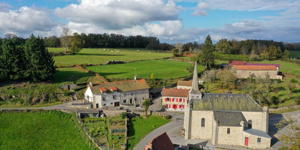 Gite la belle du clocher St pardoux d'arnet proche Crocq Terra Aventura