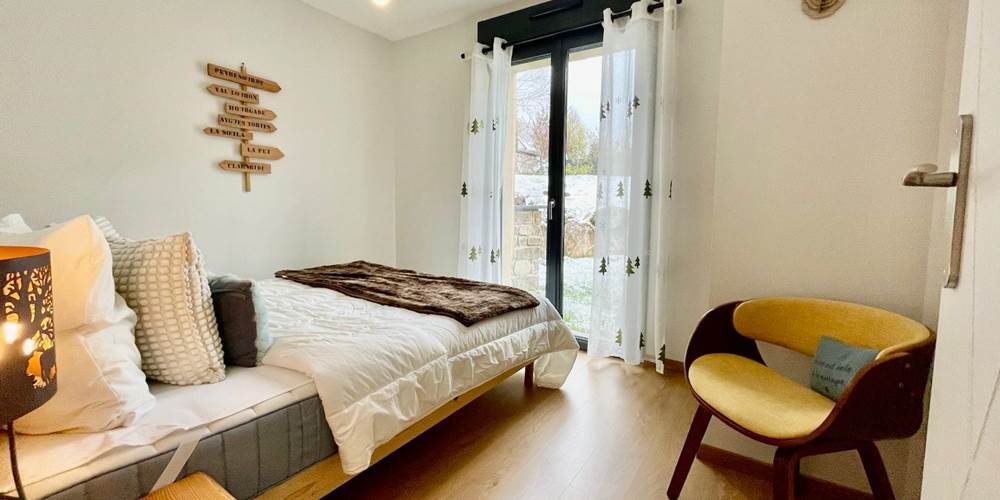 ef4372bf-1e4d-480f-8b52-a8adb652cd35