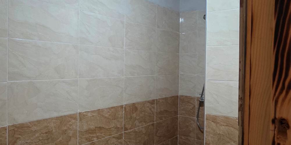 Spacious Bathroom with Unique Wooden Ceiling – Camping Hotel Amerdoul, Icht Tata