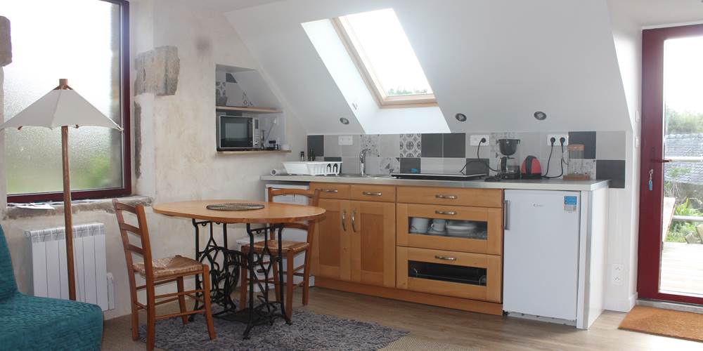 Gouelet-Ker "Ouessant" l'espace cuisine et la table aux repas 125 x 80