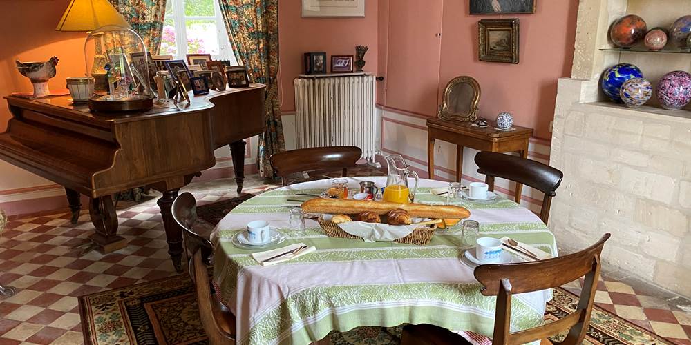 Petit déjeuner dans le salon de musique