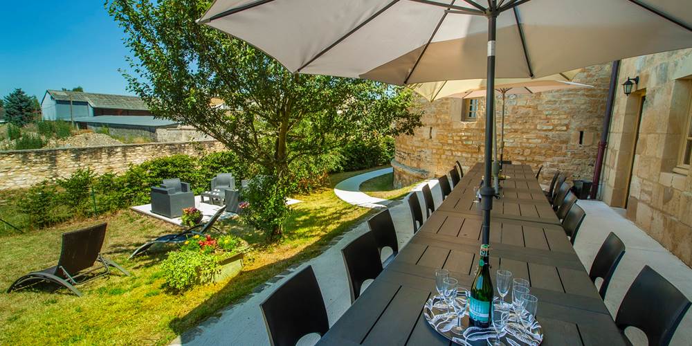 Jardin avec terrasse du gite de la tour de guet
