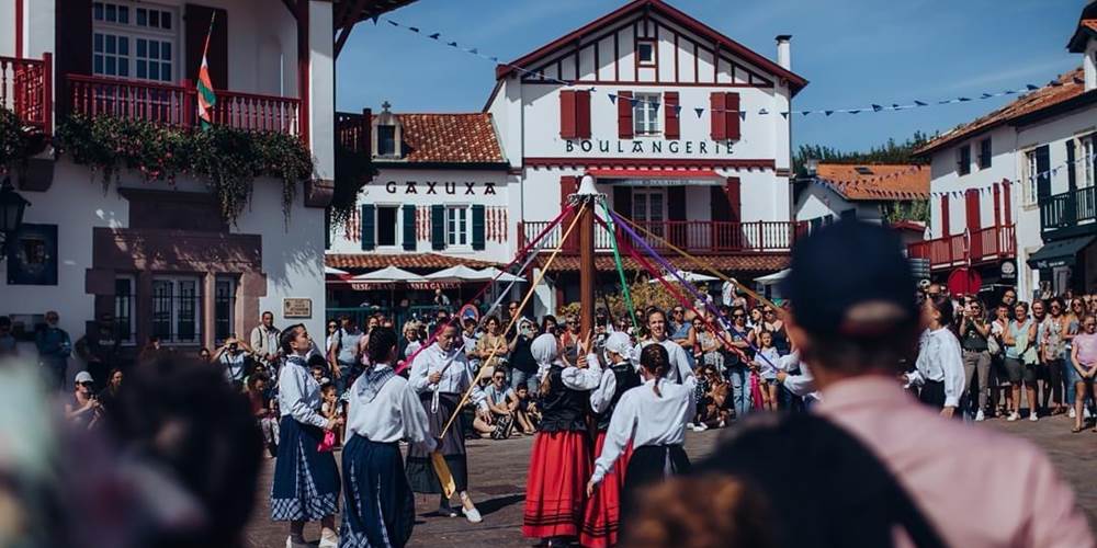 Danses Basques sur la Place