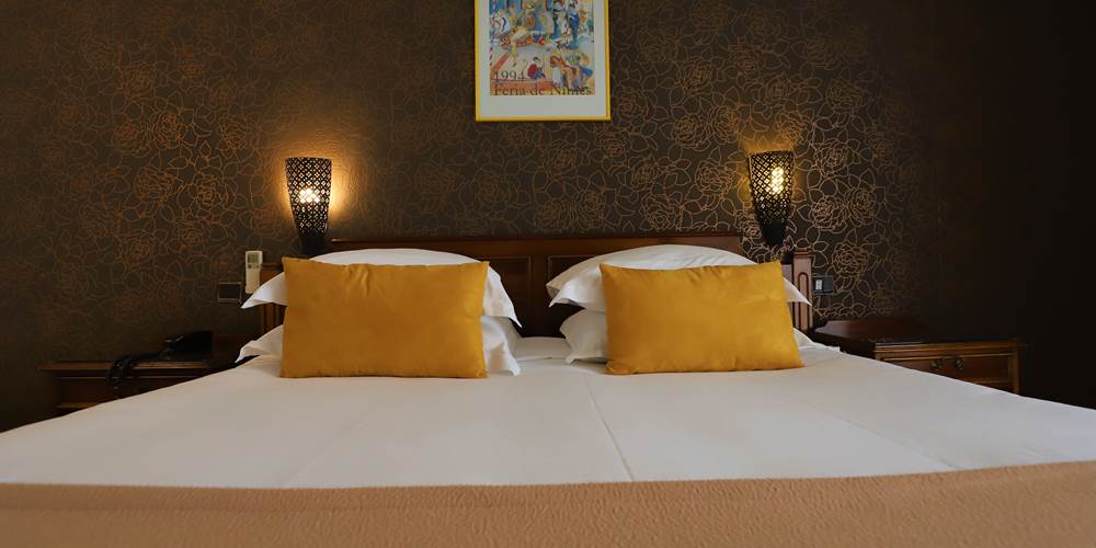 Hotel des Tuileries, Nîmes Centre, literie Epeda Club Royale confort 4*