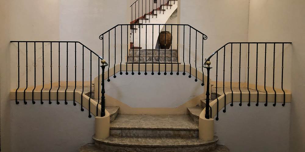 Le hall d'entrée du château de la Rocasse