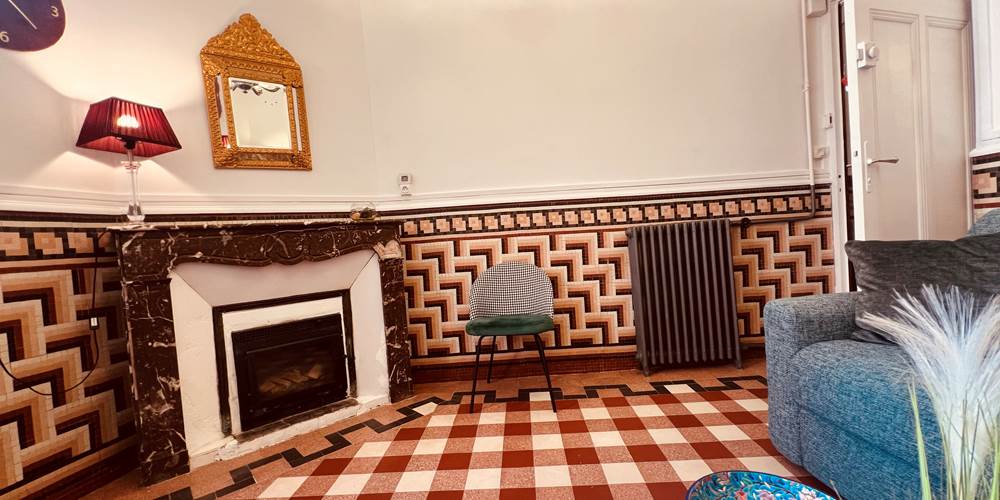 salon avec cheminée