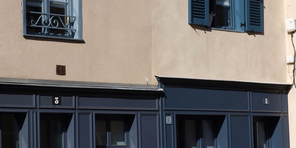 Appart face au mail, entrée