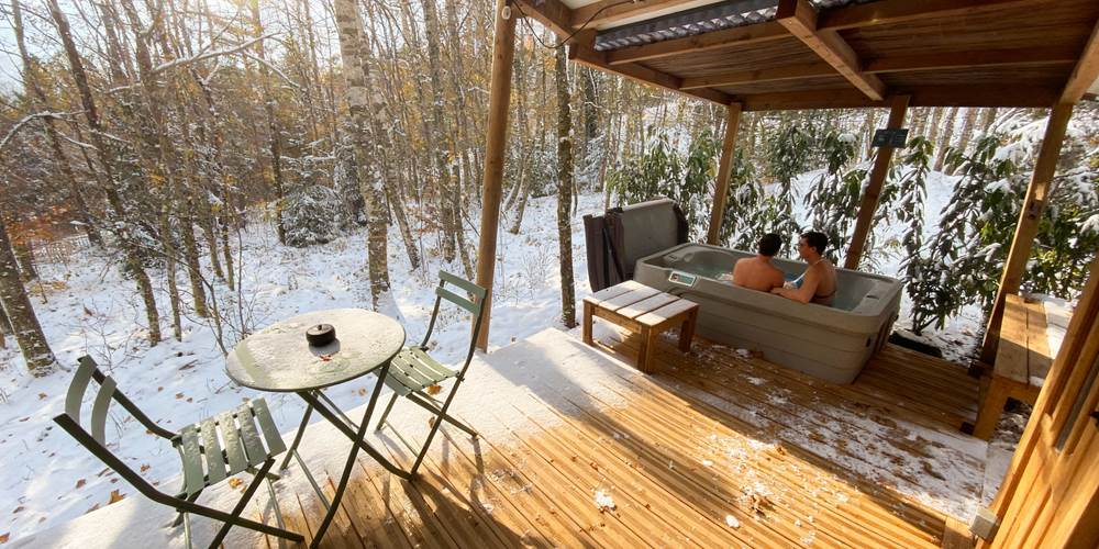 Terrasse couverte avec spa privatif