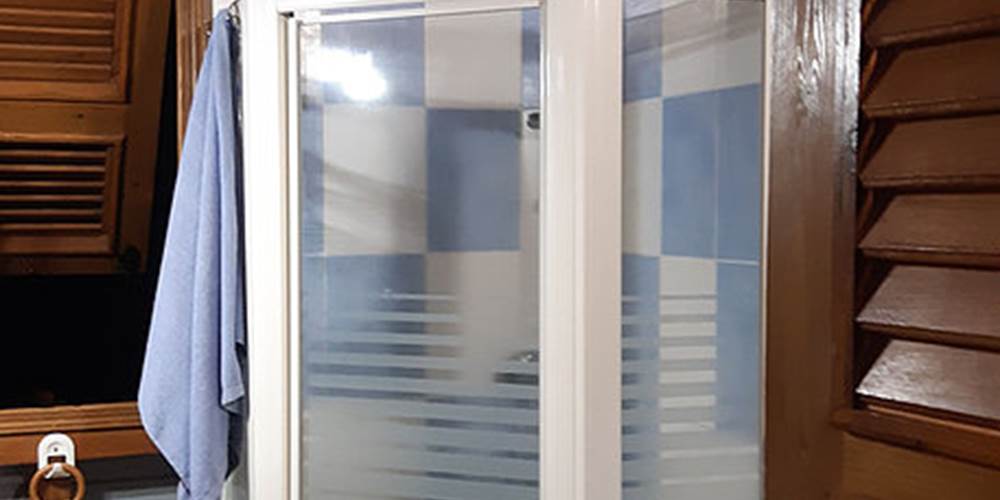 Douche suite parentale et accès depuis le séjour