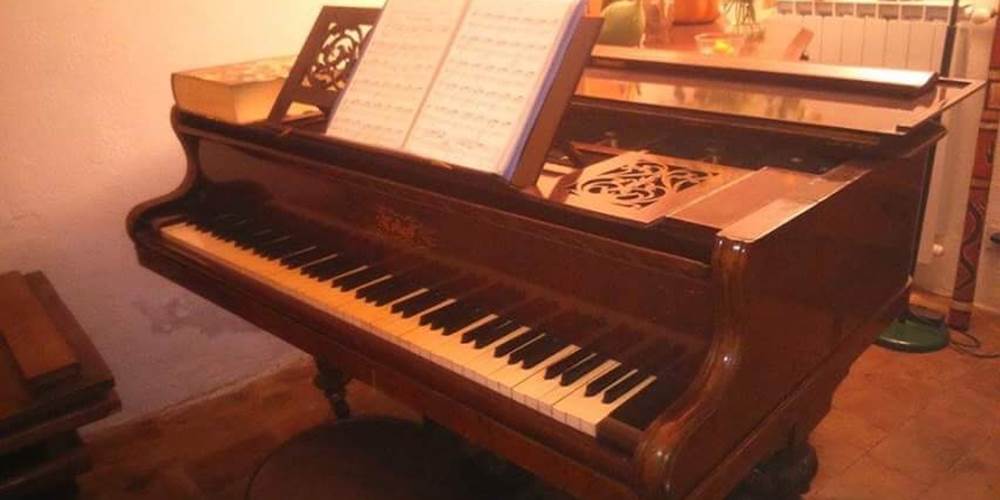 piano demi- queue 1872