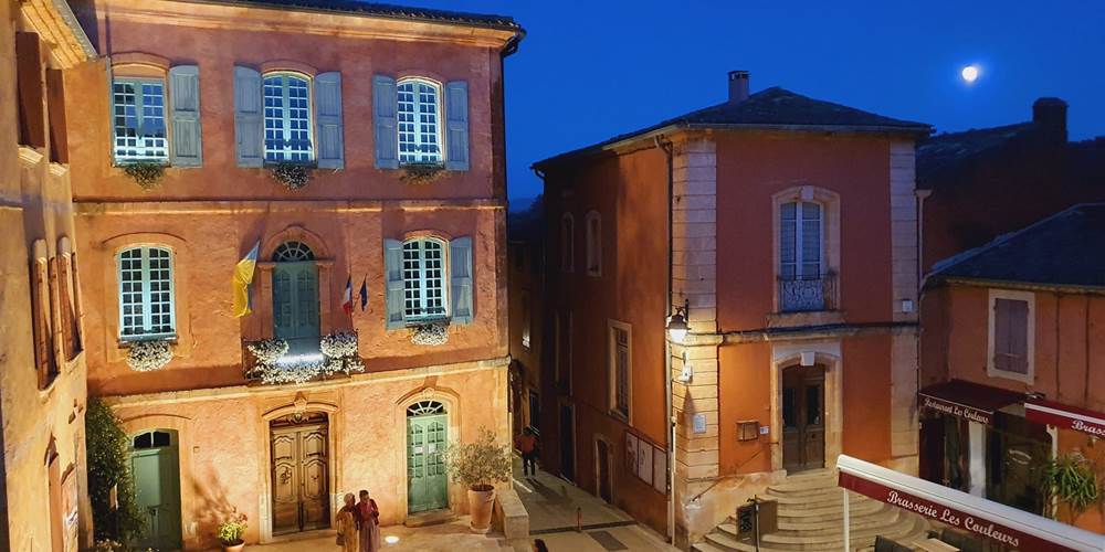 Roussillon by night