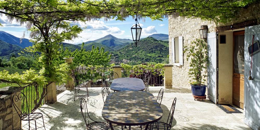 le Deffends de Redon la terrasse du petit déjeuner avec vue sur le Mont Ventoux