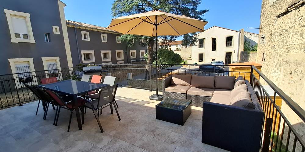 Terrasse avec salon extérieur du gîte Le Pressoir, suite parentale.