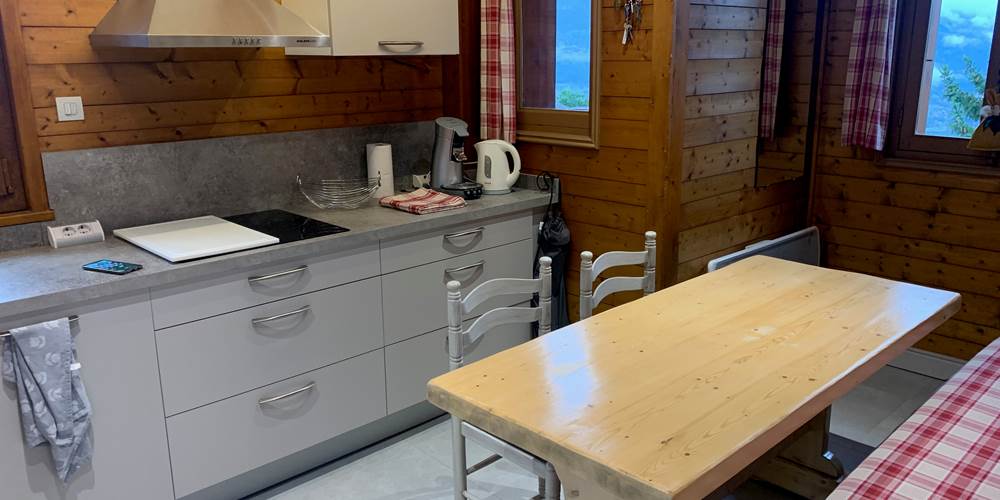 Cuisine avec fenetres 1 et 2