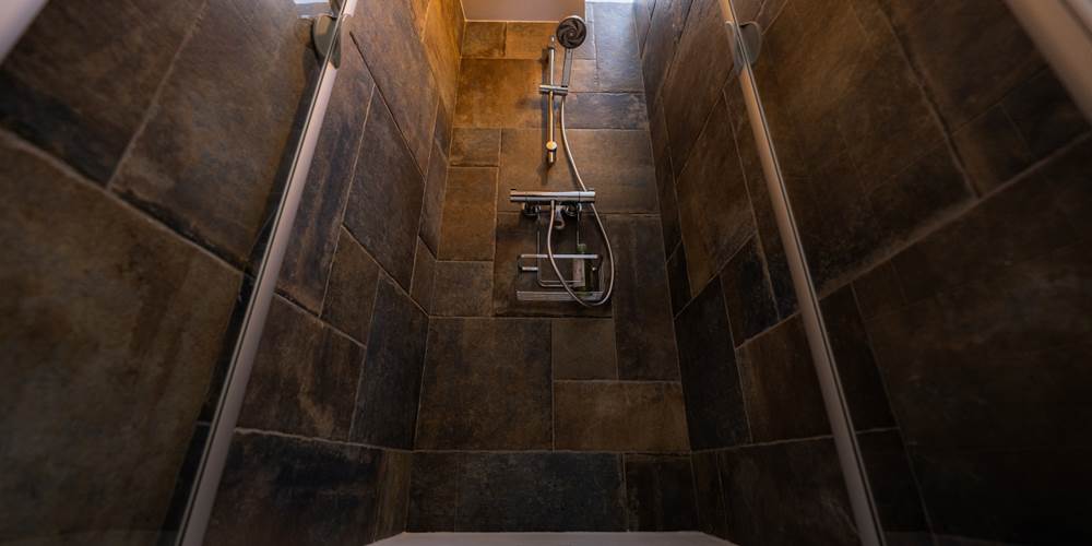 Chambre petite longère: la douche