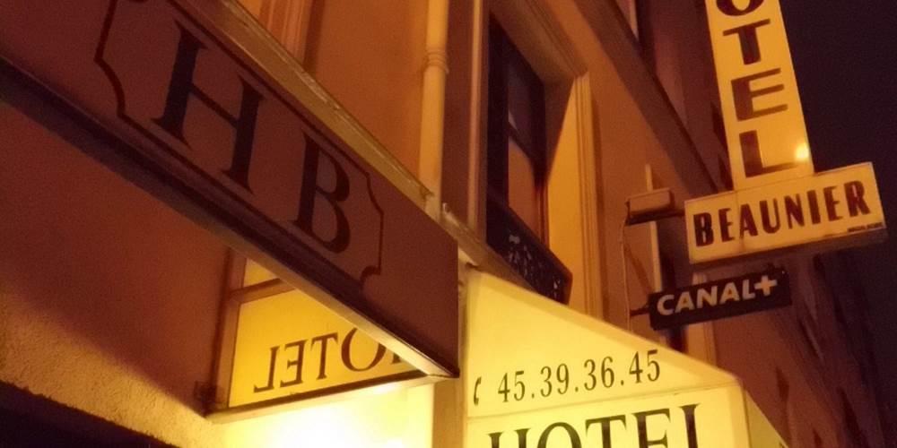 L'hôtel by night